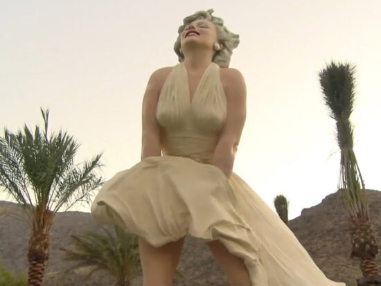 Marilyn Monroe Statue